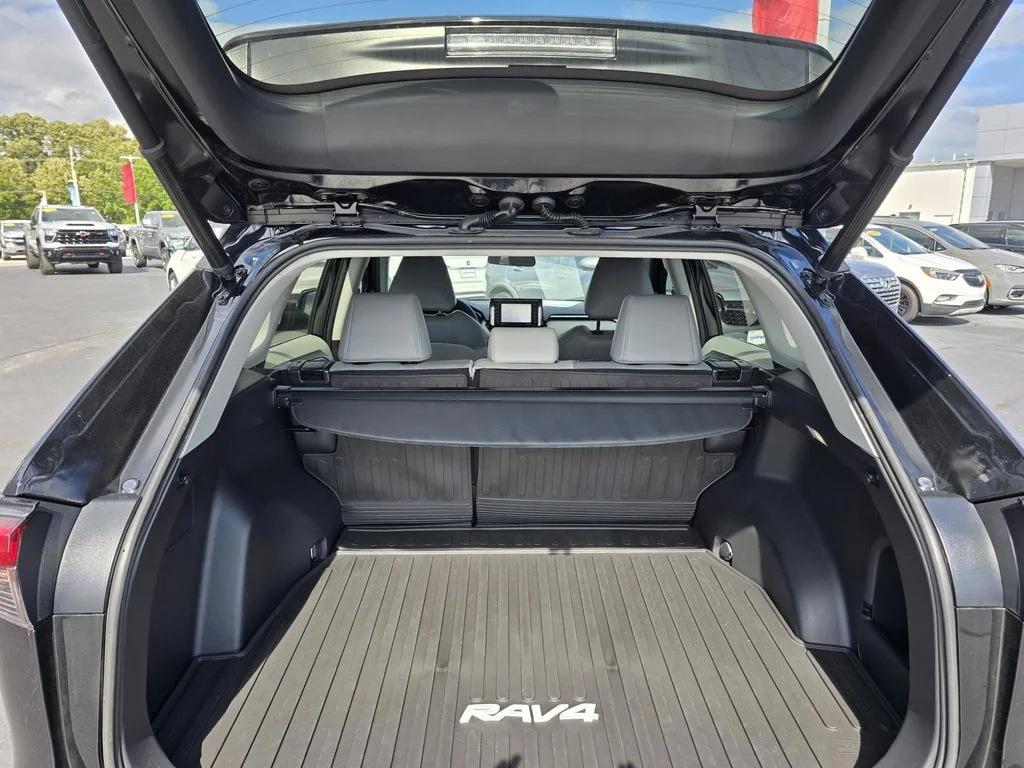 Used 2022 Midnight Black Metallic Toyota XLE Premium image 18