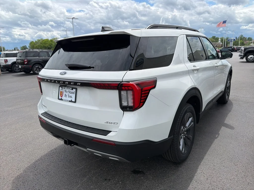 New 2026 Star White Metallic Tri-Coat Ford Active image 5