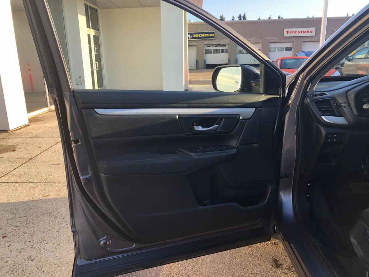Used 2021 Silver Honda LX AWD image 11