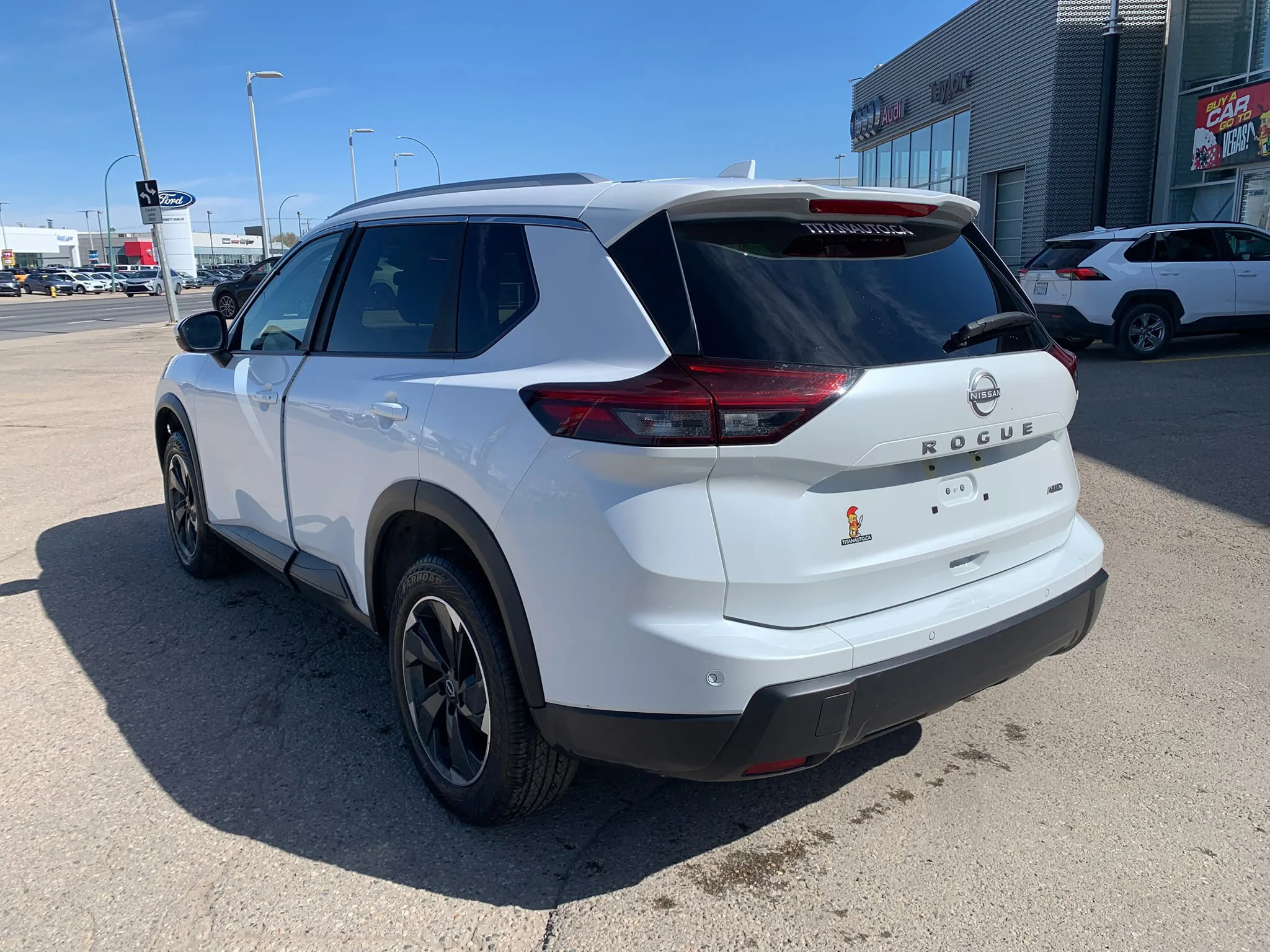 Certified Used 2025 Everest White Tricoat Pearl Nissan SV*Adaptive Cruise | Remote Start | Htd Seats | Pano Roof | Htd Wheel | Blind Spot Detection image 12