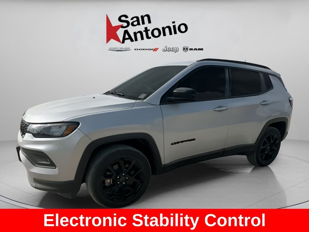 New 2026 Silver Zynith Metallic Clear-Coat Exterior Paint Jeep Latitude image 7