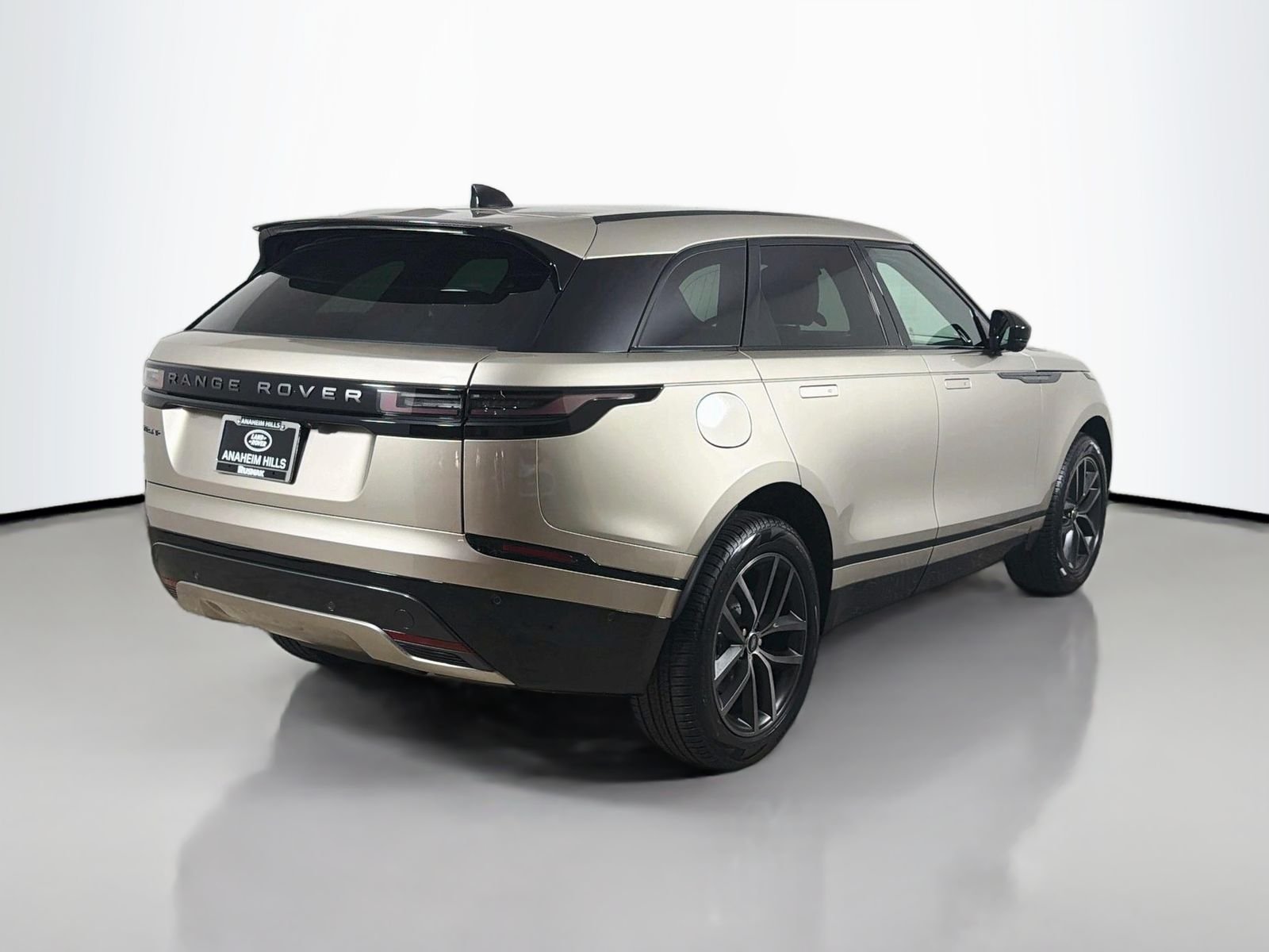 New 2026 Batumi Gold Land Rover Belgravia Edition image 5