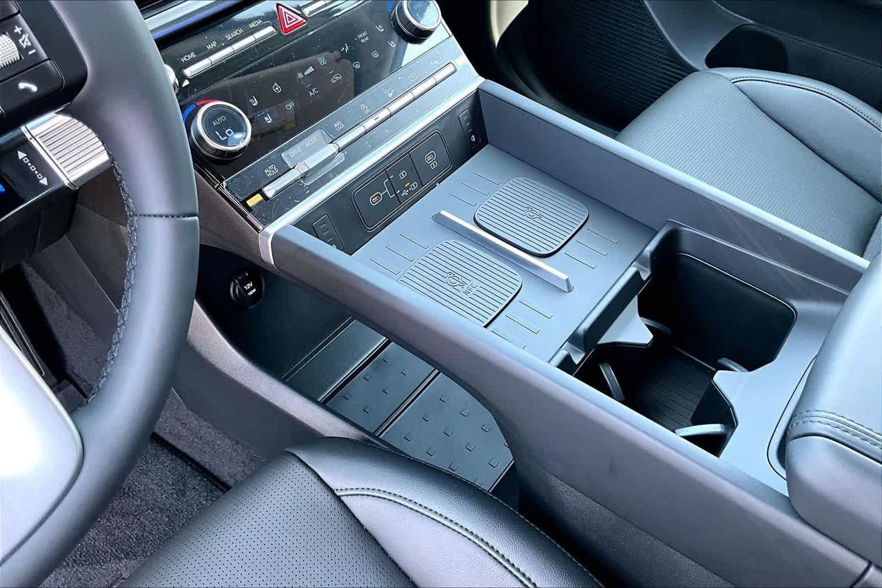 New 2026 Phantom Black Hyundai Limited 6P image 7