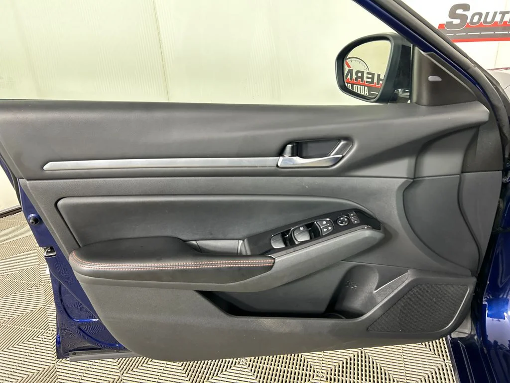 Used 2024 Blue Nissan 2.5 SR image 11