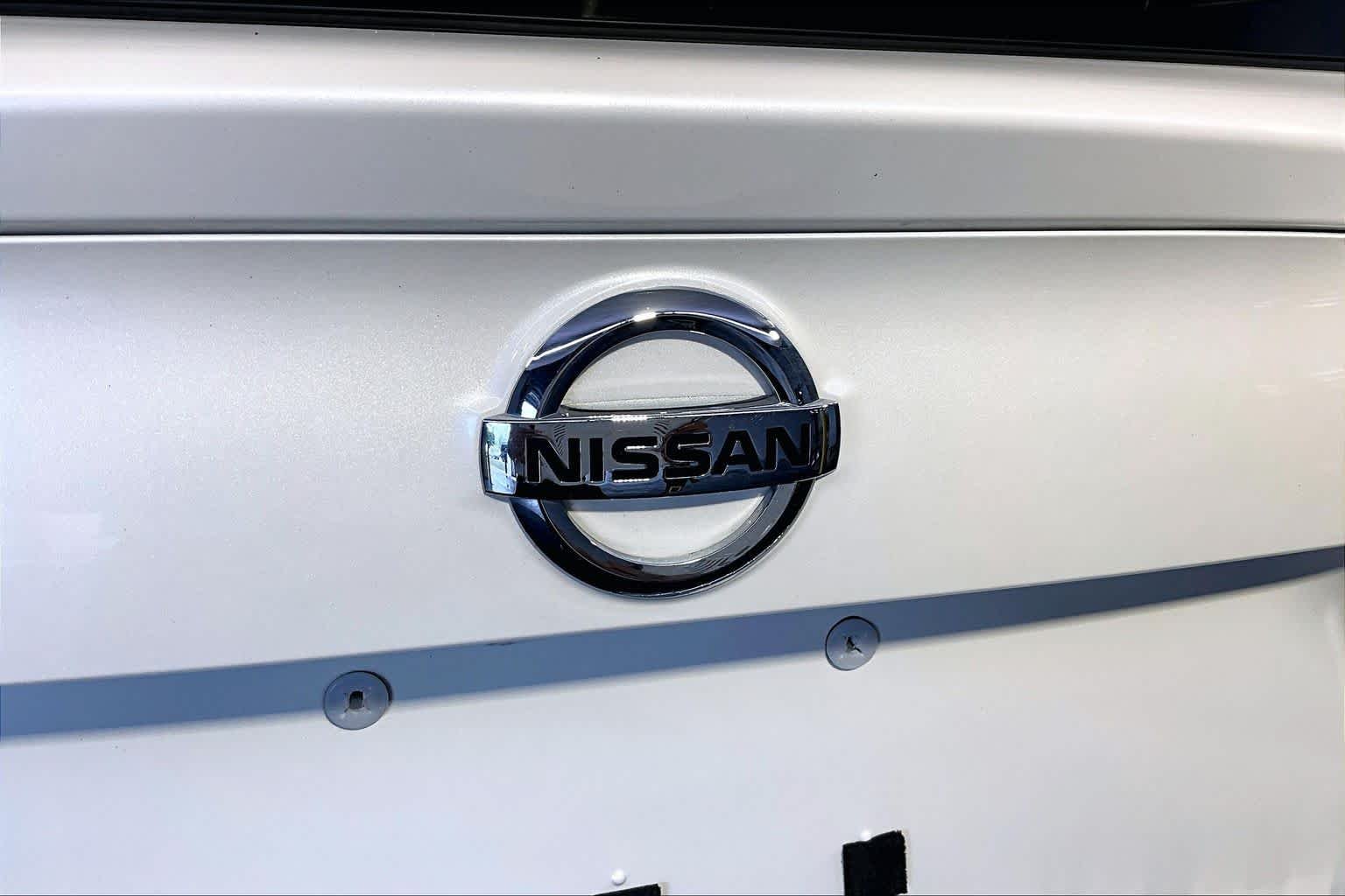 Used 2017 Pearl White Nissan SV image 33