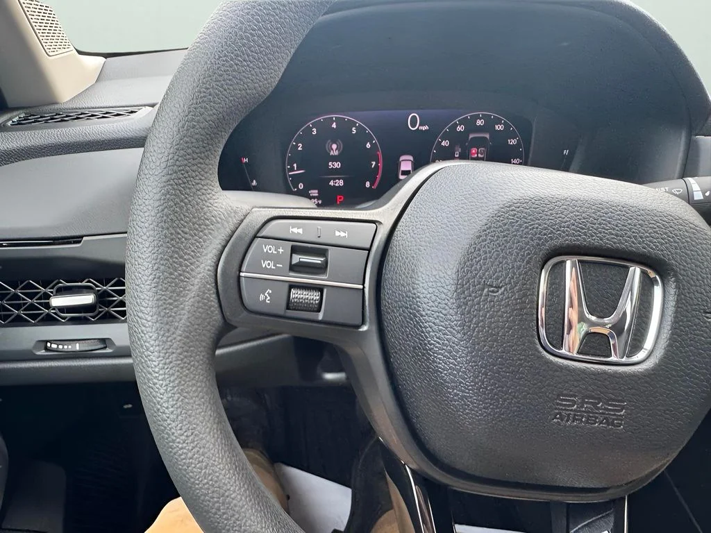 Used 2025 Platinum White Pearl Honda SE image 18