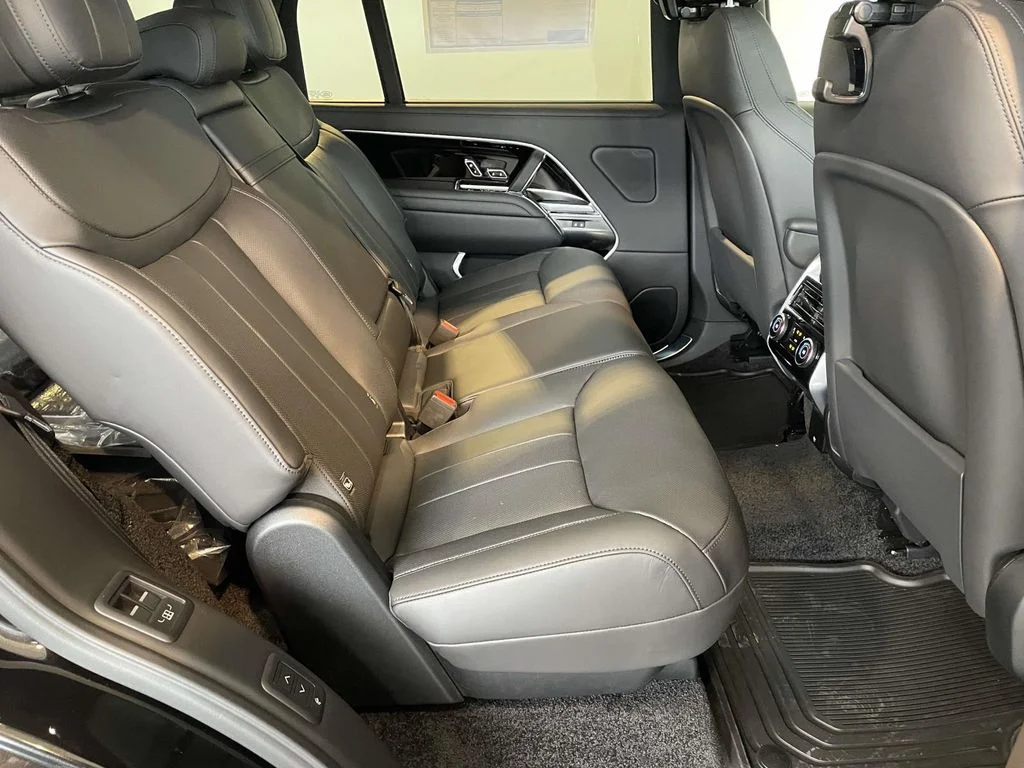 New 2026 Santorini Black Land Rover SE image 22