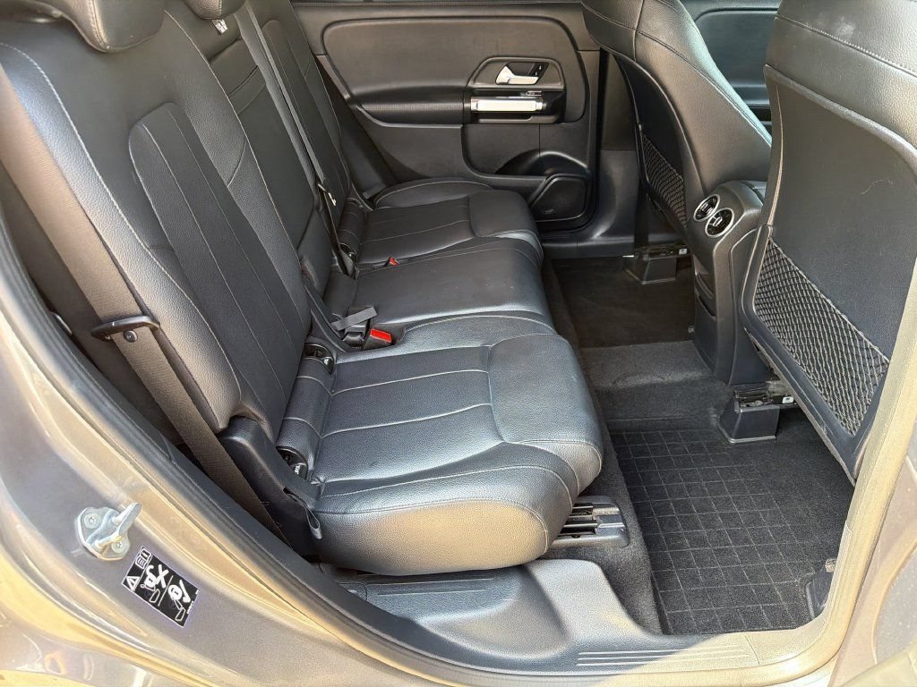Used 2021 Silver Mercedes-Benz GLB 250 image 18