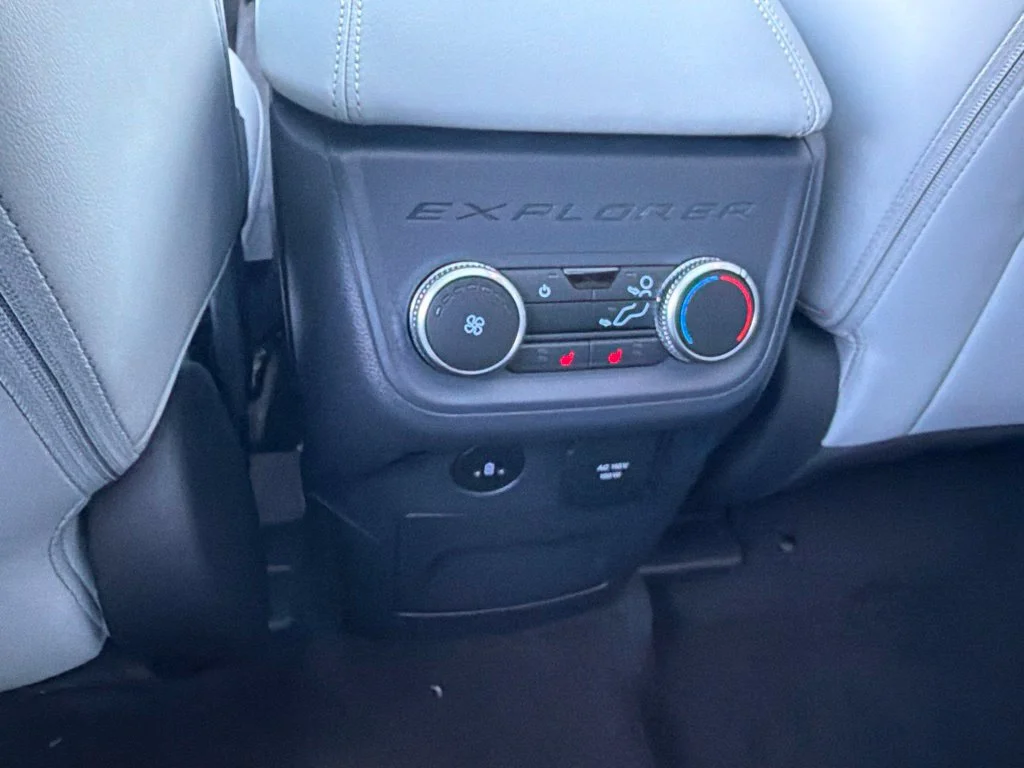 New 2027 Star White Metallic Tri-Coat Ford Platinum™ image 16