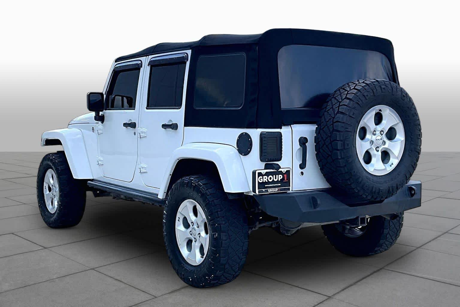 Used 2014 Bright White Clearcoat Jeep Sahara image 10