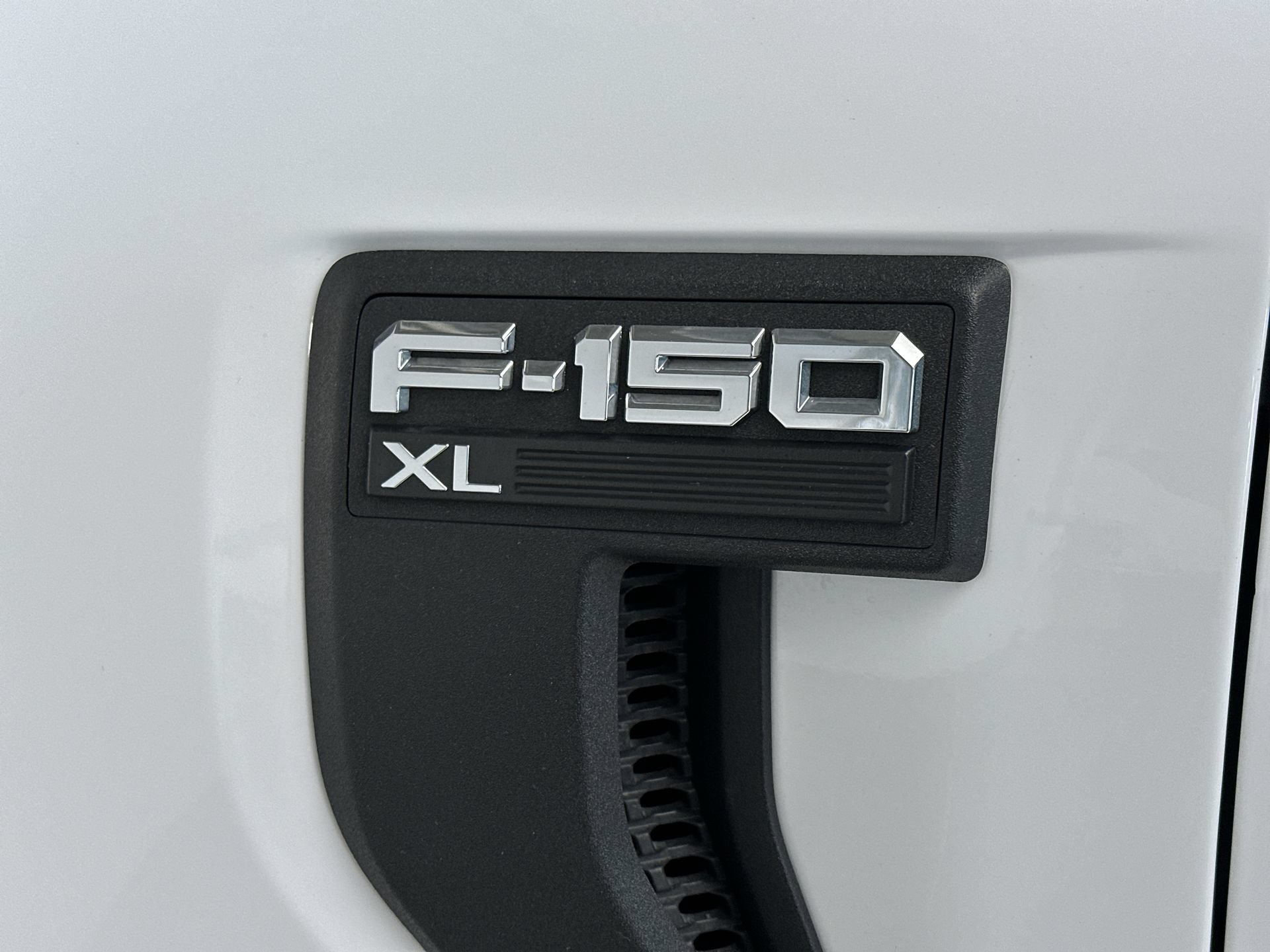Used 2023 Oxford White Ford XL image 25