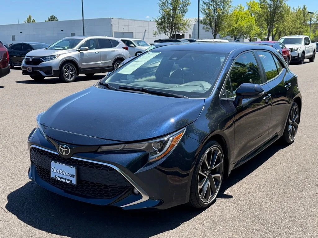 Used 2022 Galactic Aqua Mica Toyota XSE image 4