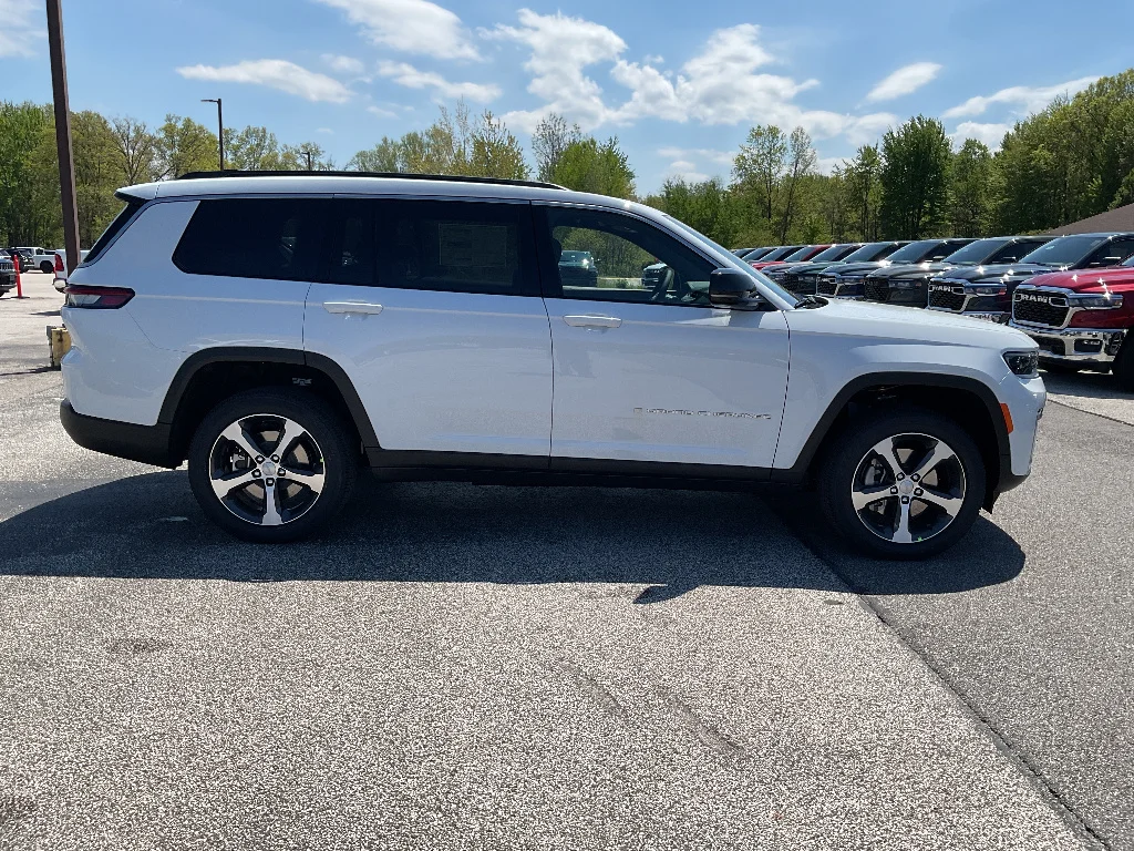 New 2026 Bright White Clearcoat Jeep Limited image 4