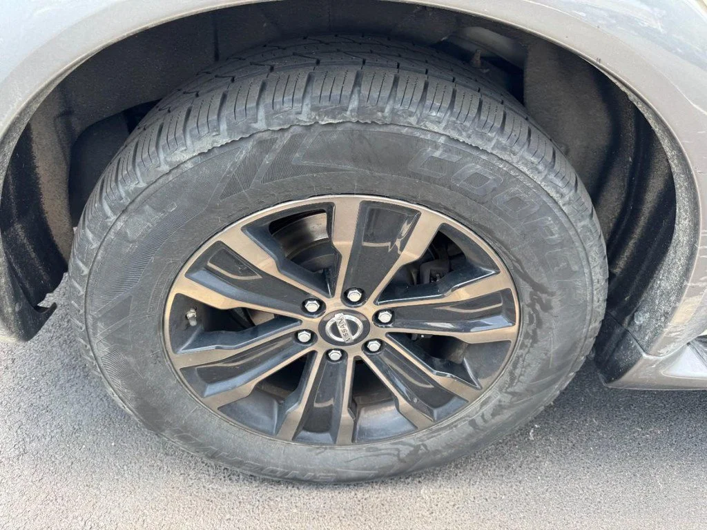 Used 2017 White Nissan Platinum image 4