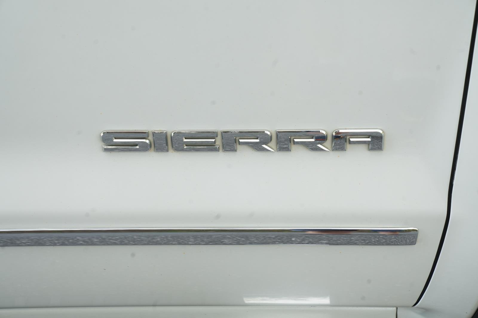 Used 2018 WHITE FROST TRICOAT GMC SLT image 10