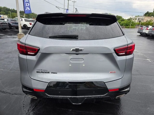 Used 2025 Gray Chevrolet RS image 7