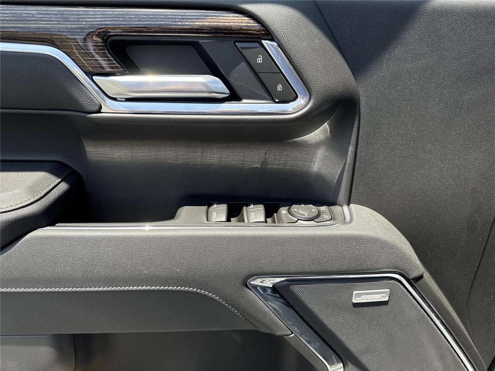 New 2026 Sterling Metallic GMC Elevation image 17