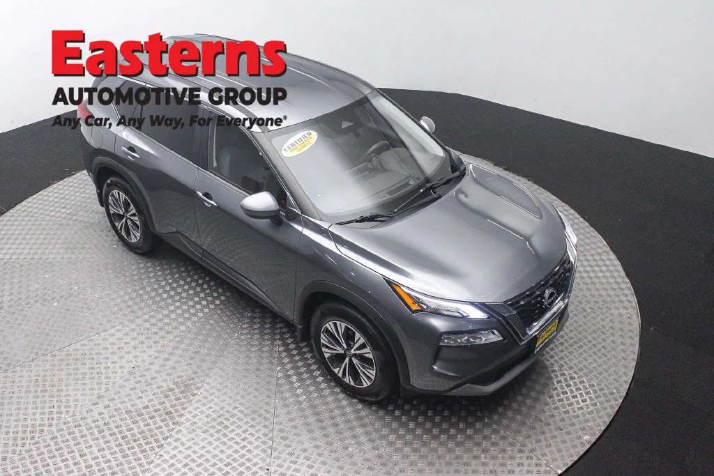 Used 2023 Gray Nissan SV image 3