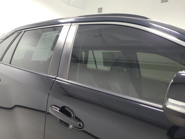 Used 2020 Midnight Black Metallic Toyota XLE Premium image 8