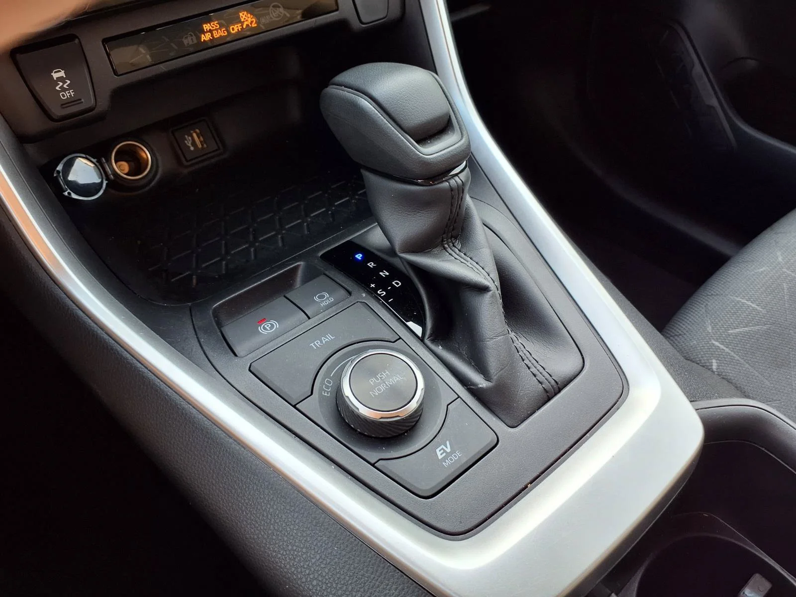 Certified Used 2025 Ice Toyota Hybrid XLE image 13