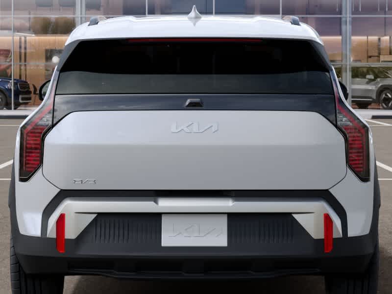 New 2027 Snow White Pearl Kia Wind image 13