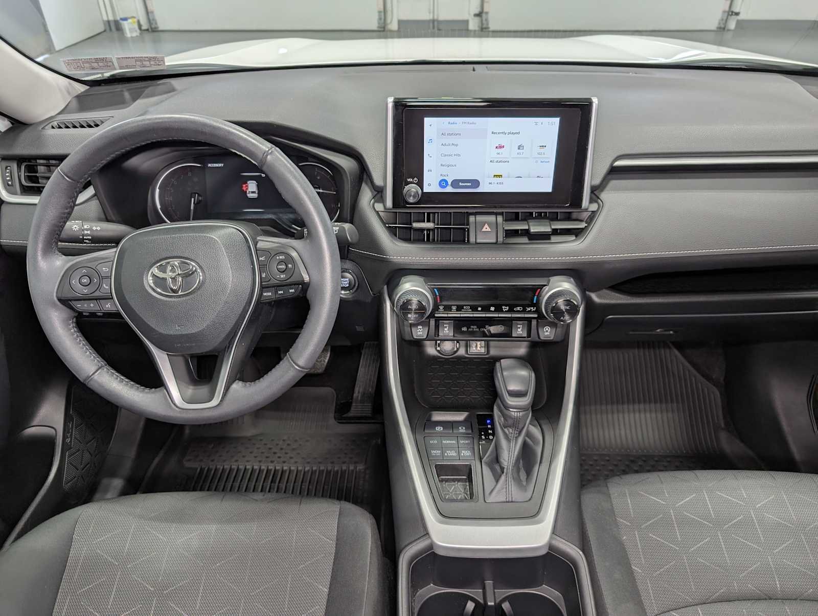 Used 2023 Ice Cap Toyota XLE image 18