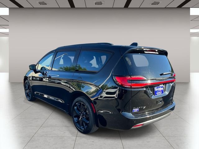 Used 2025 Black Chrysler Limited image 6
