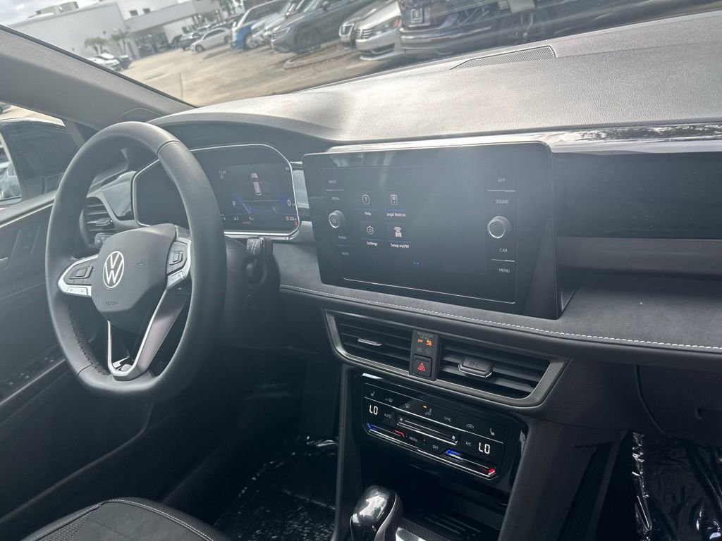 New 2026 White Volkswagen 1.5T SE Black image 31
