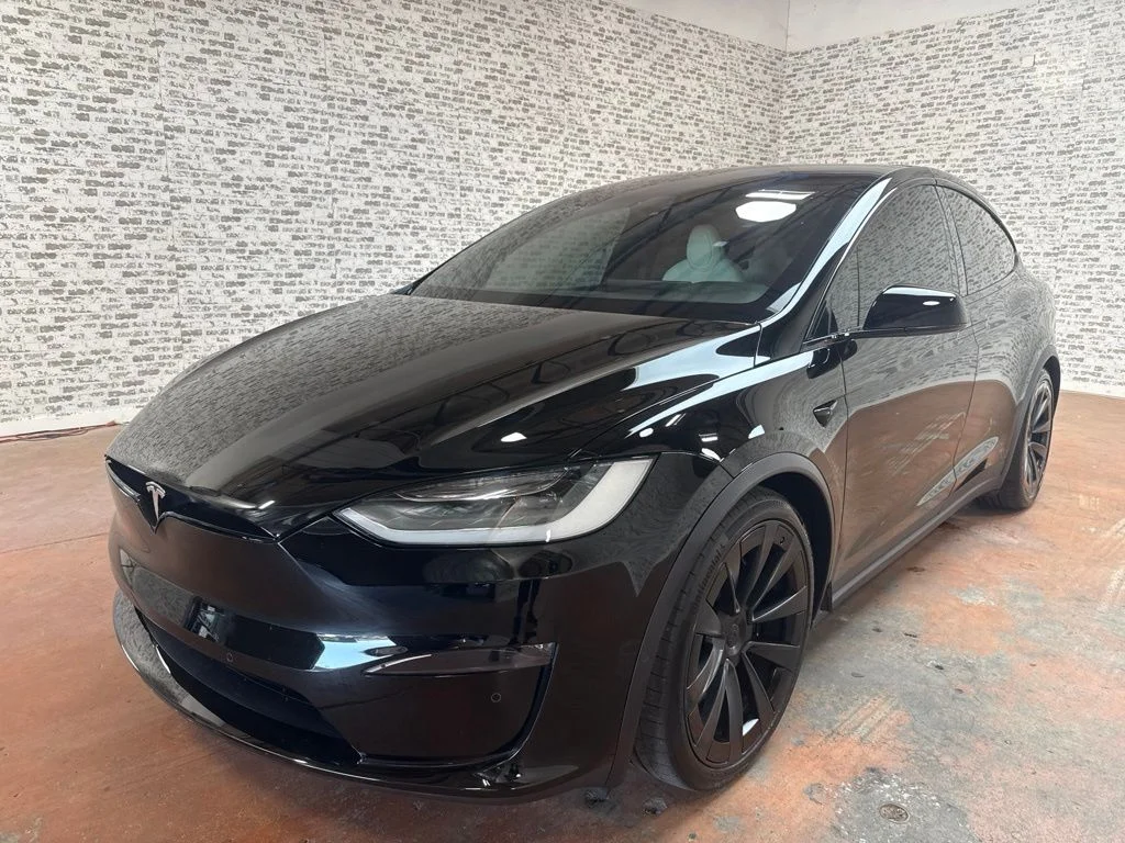 Used 2022 Solid Black Tesla Base image 3