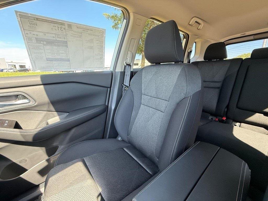 2026 Nissan Rogue SV - Photo 7