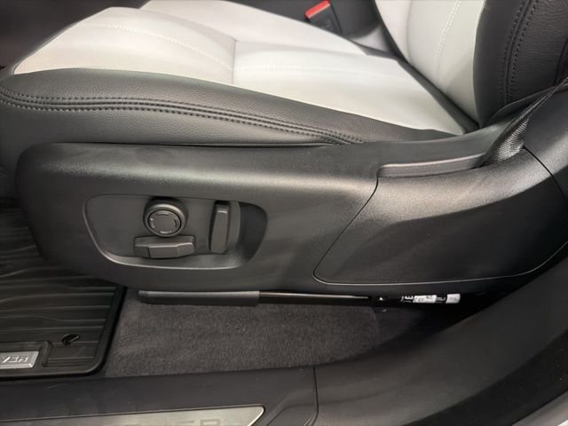 New 2026 Arroios Grey Land Rover Dynamic SE image 9