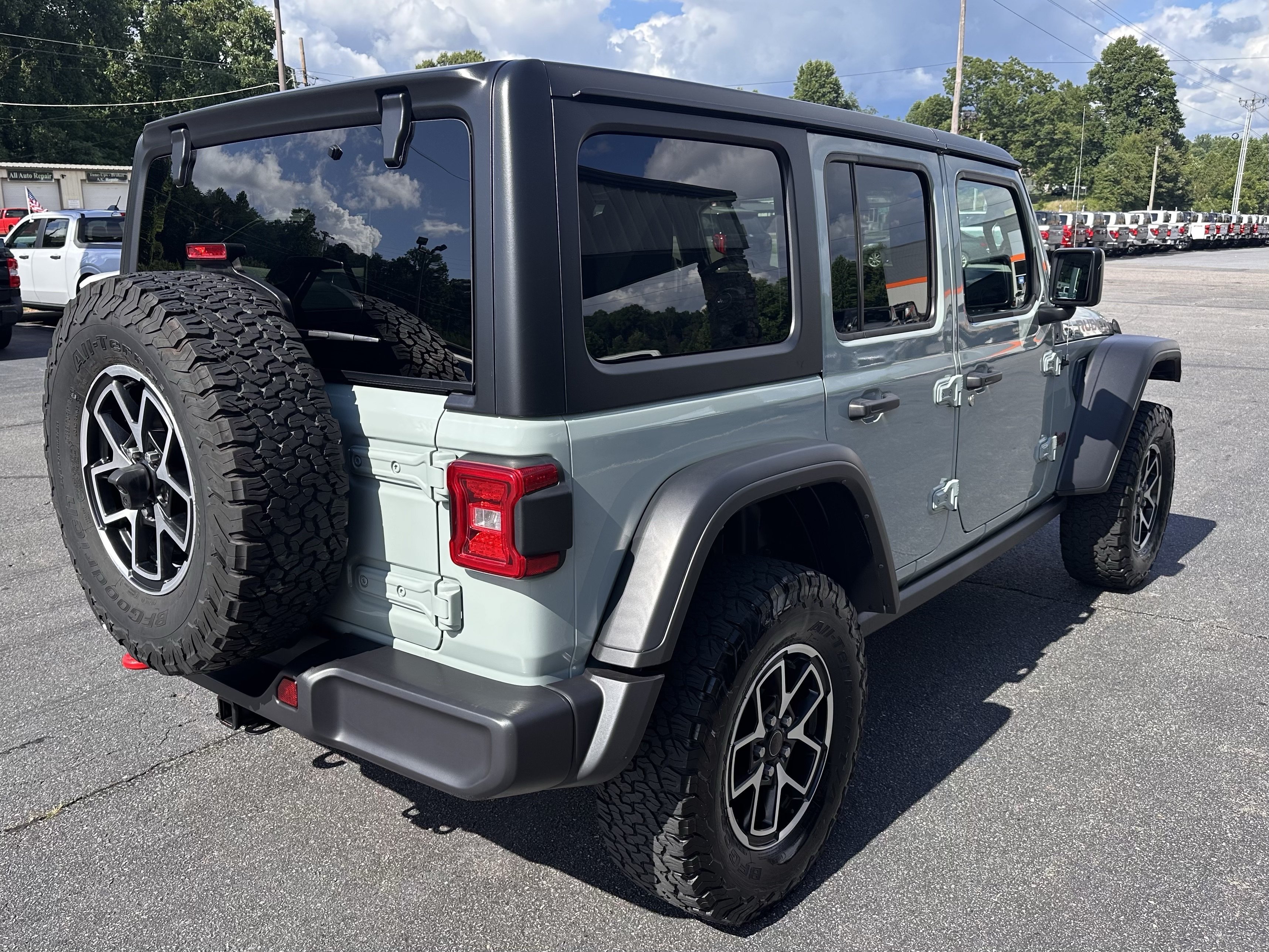 Certified Used 2024 Earl Clearcoat Jeep Rubicon image 6