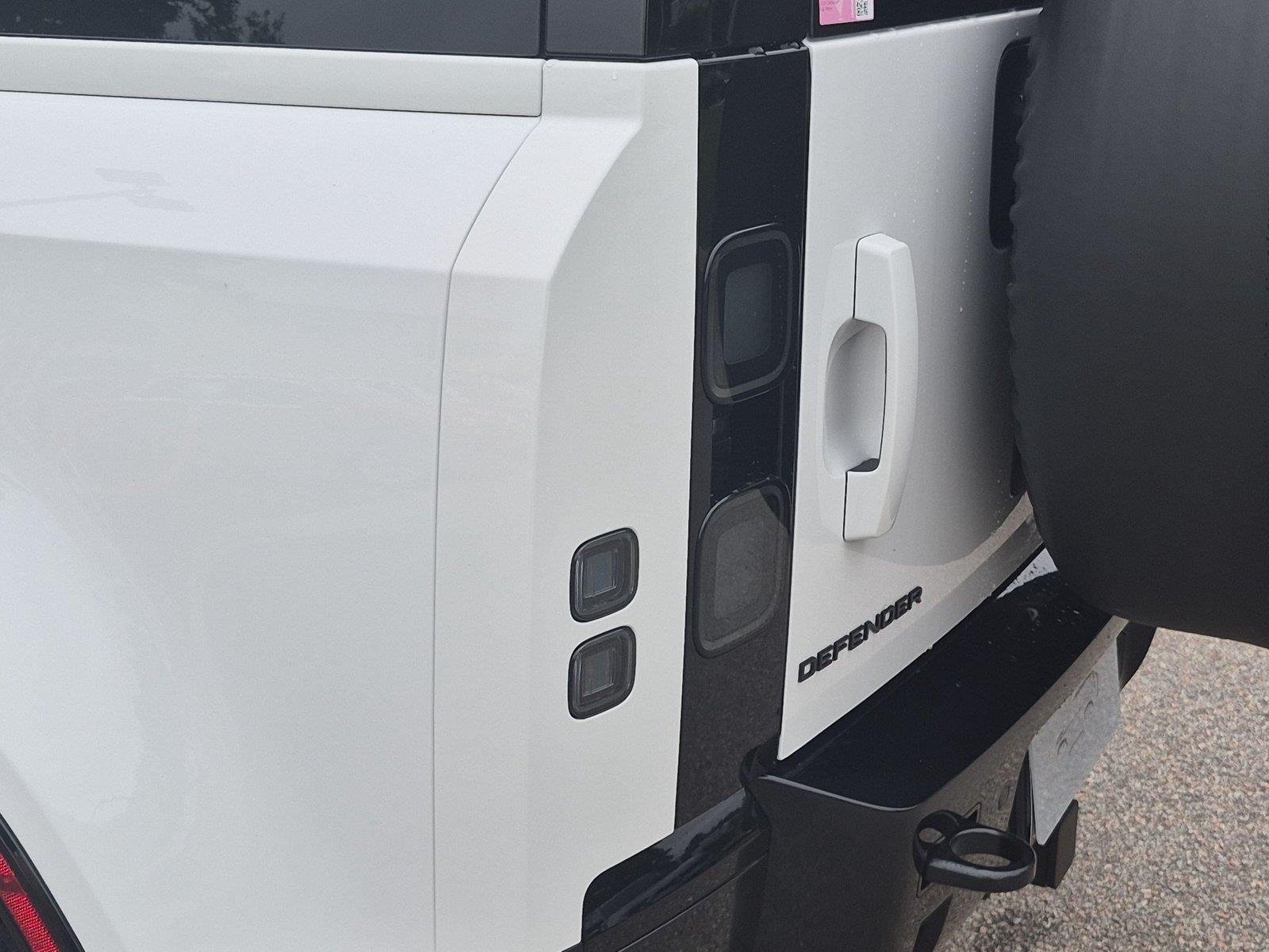 New 2026 Fuji White Land Rover X-Dynamic SE image 10