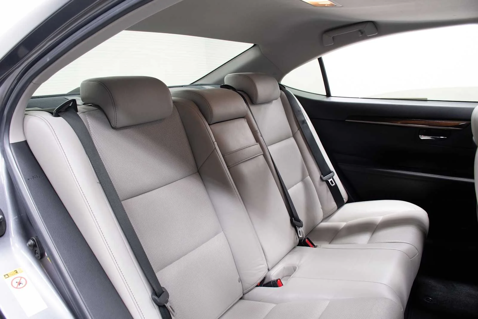 Used 2013 Nebula Gray Pearl Lexus 4dr Sdn image 24