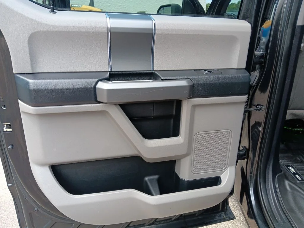 Used 2015 Tuxedo Black Metallic Ford XLT image 30