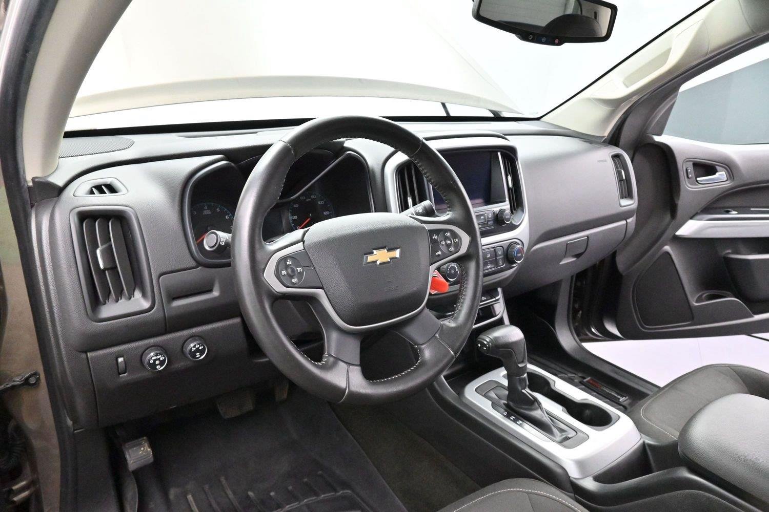 Used 2015 Brownstone Metallic Chevrolet 4WD LT image 20