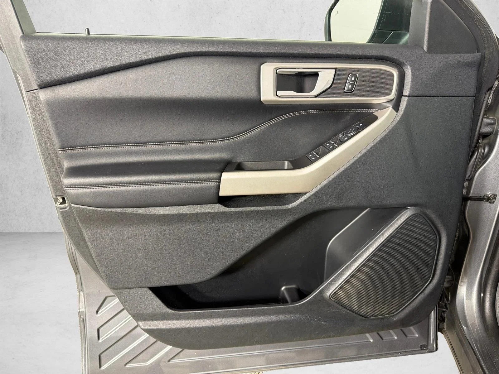 Used 2023 Carbonized Gray Metallic Ford XLT image 10