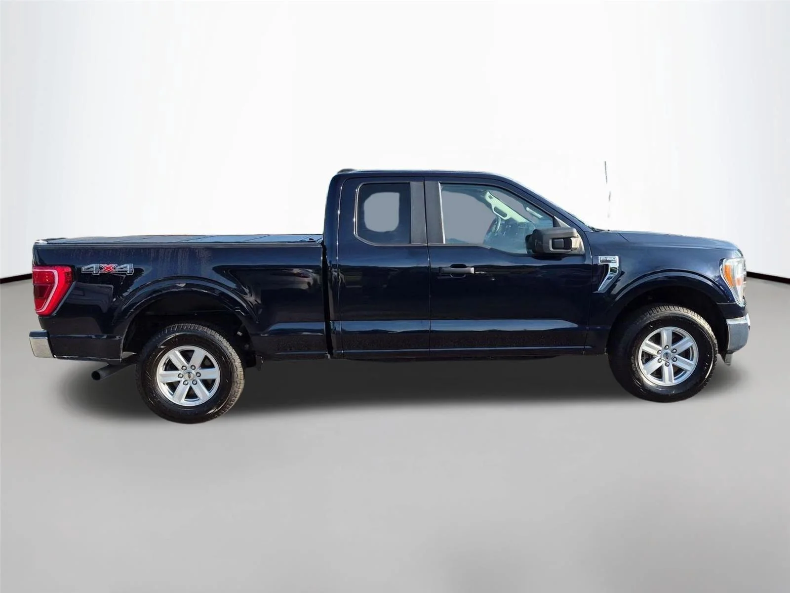 Used 2022 Antimatter Blue Metallic Ford XLT image 6