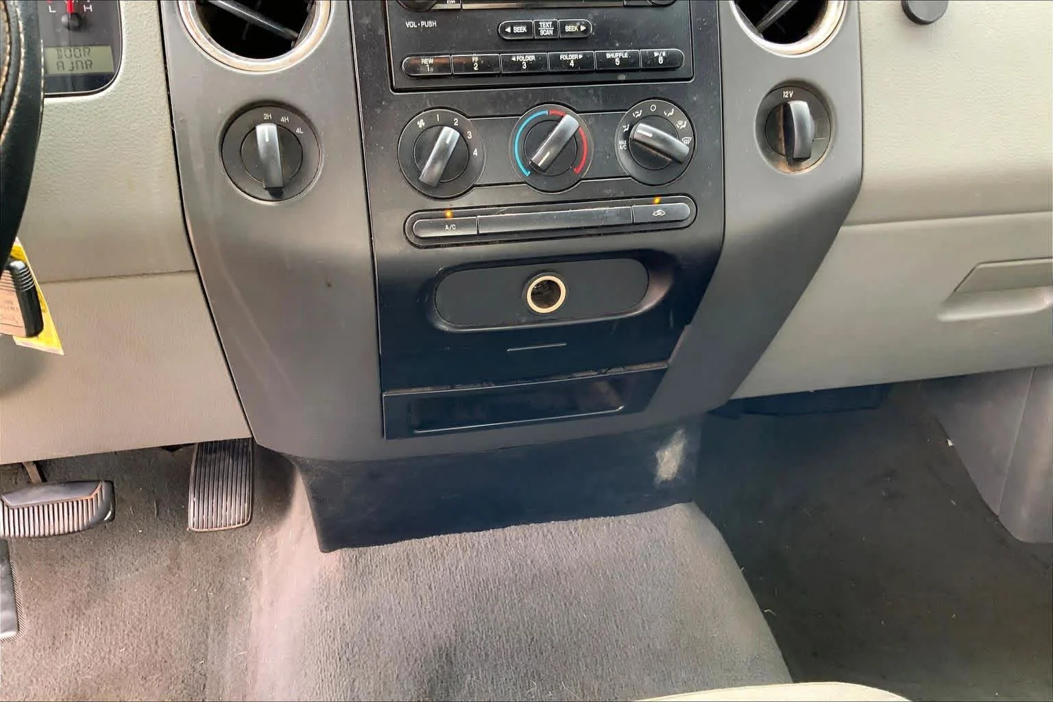 Used 2007 White Sand Tri-Coat Metallic Ford XLT image 30