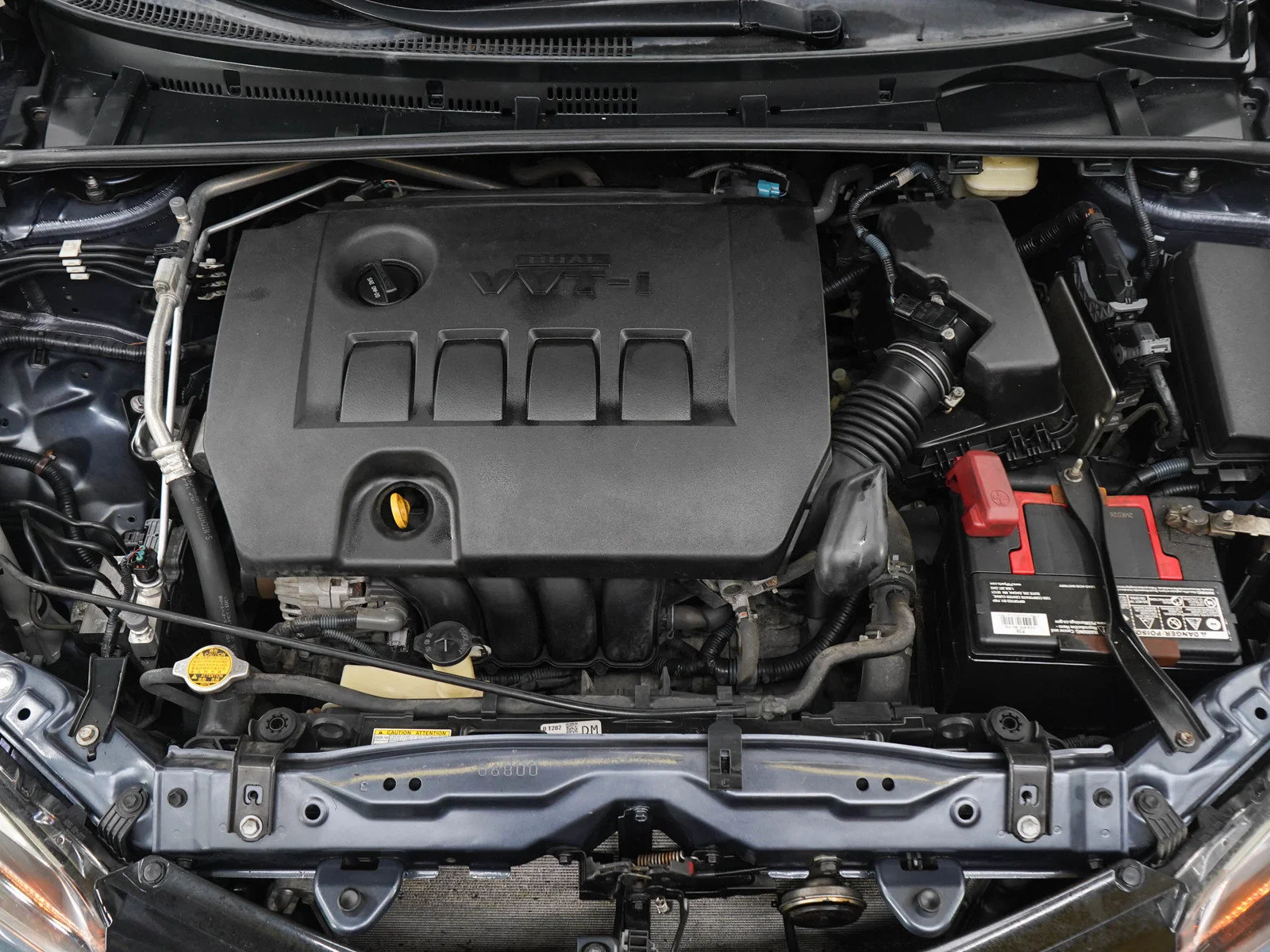 Used 2017  Toyota LE image 28