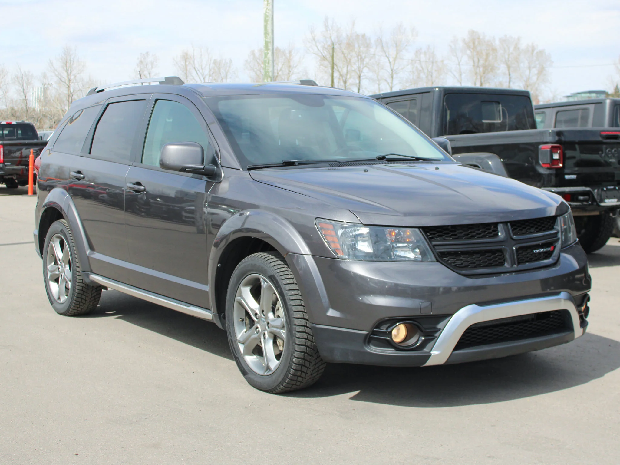 Used 2017 Grey Dodge Crossroad * No Accidents | Heated Seats | V6 | Remote Start | Alpine image 7