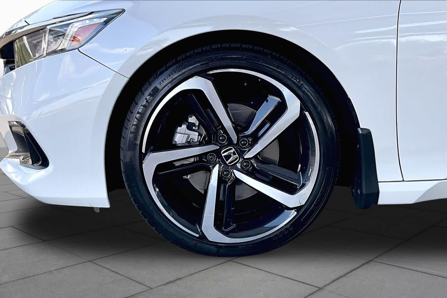 Used 2021 Platinum White Pearl Honda Sport image 11