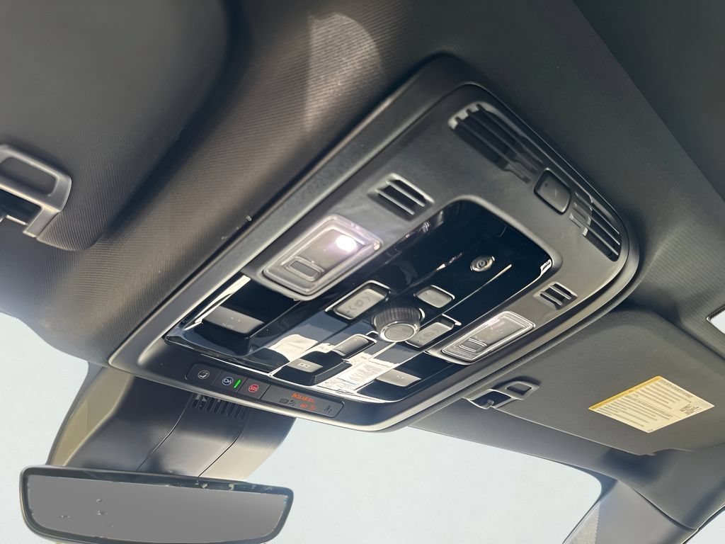 2026 GMC Yukon AT4 Ultimate - Photo 17