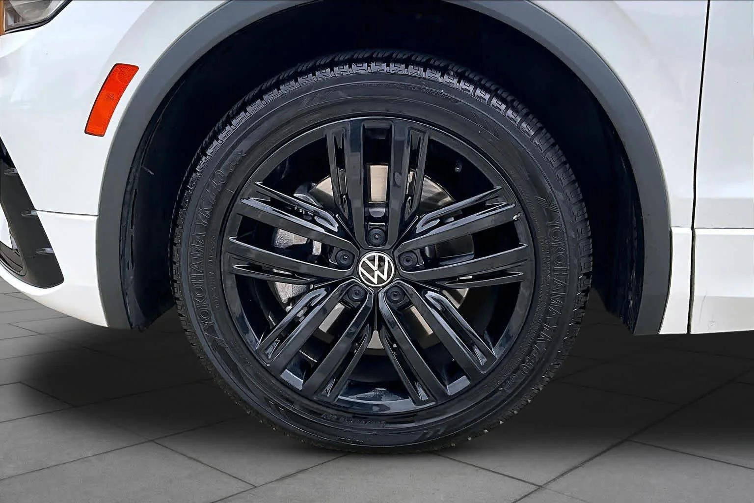 Used 2022 Oryx White Pearl Volkswagen SE R-Line Black image 10