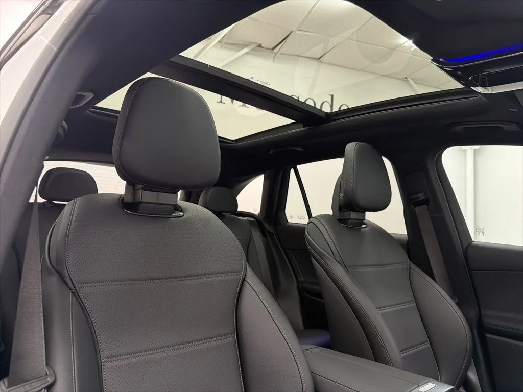 Used 2026 White Mercedes-Benz GLC 300 image 28