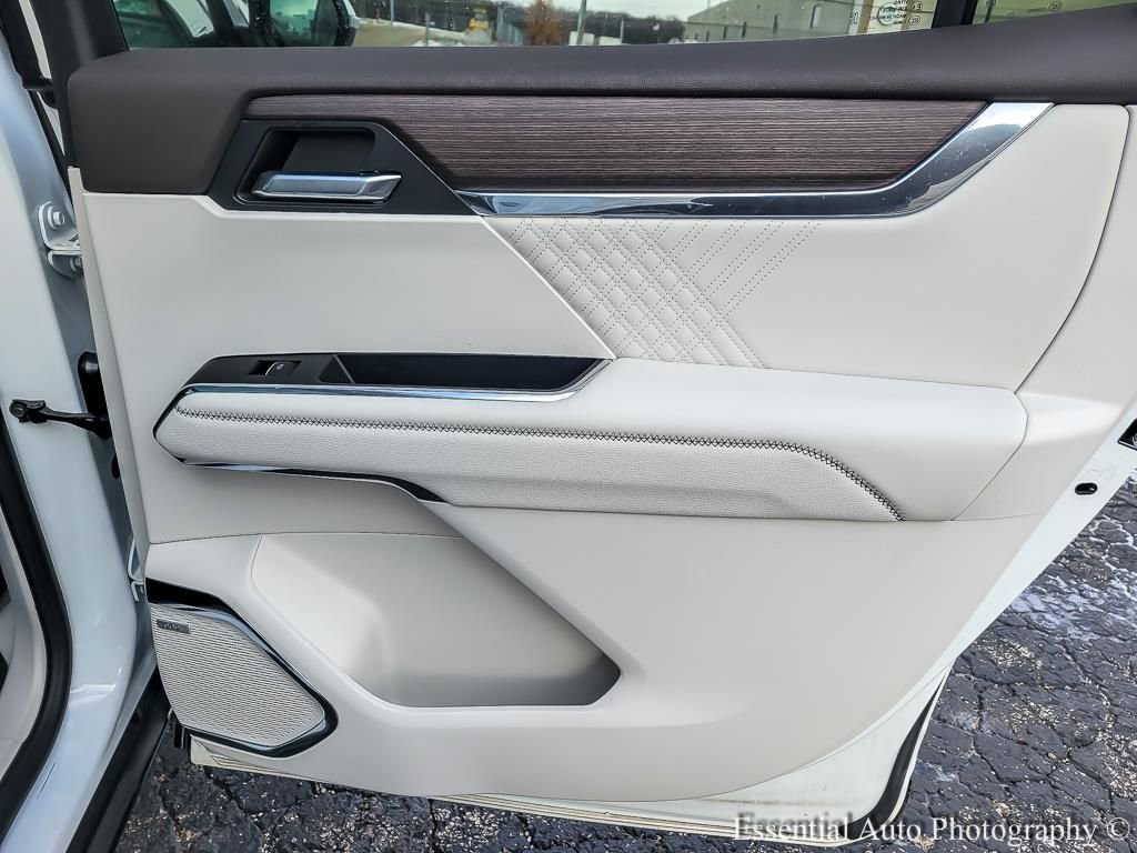 2024 GMC ACADIA - Image 22