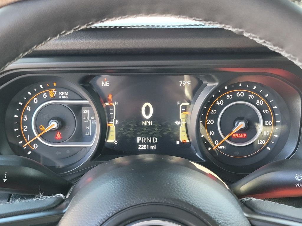 Used 2025 White Jeep Mojave image 24
