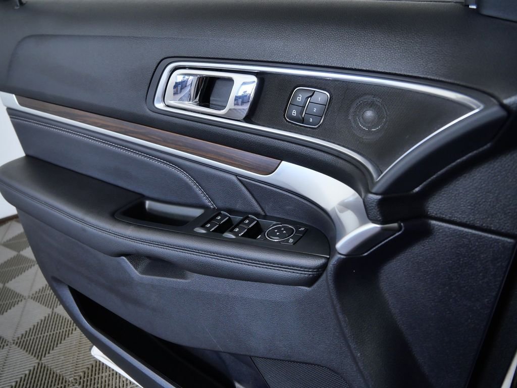 Used 2018 White Ford Limited image 21
