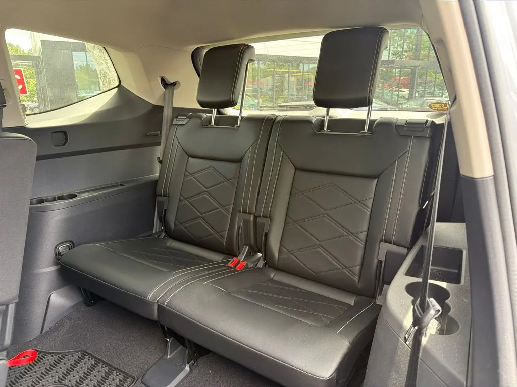 Used 2024 Silver Volkswagen 2.0T SE w/Technology image 28