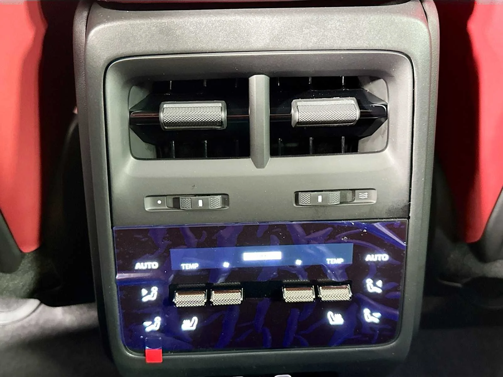 2025 Porsche Macan Turbo Electric - Photo 26